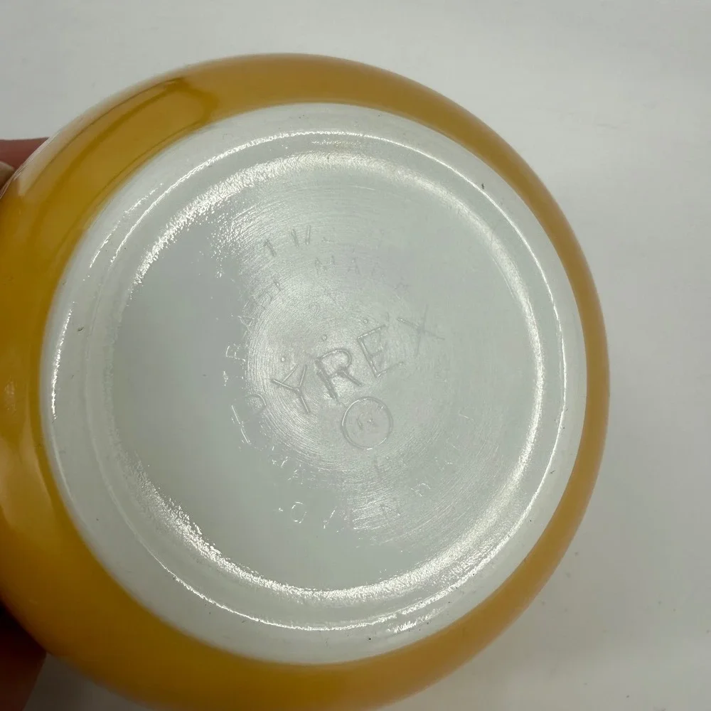 Vintage 70s Pyrex Butterfly Gold 401‎ Mixing Bowl 1.5 Pt Mustard Yellow Floral